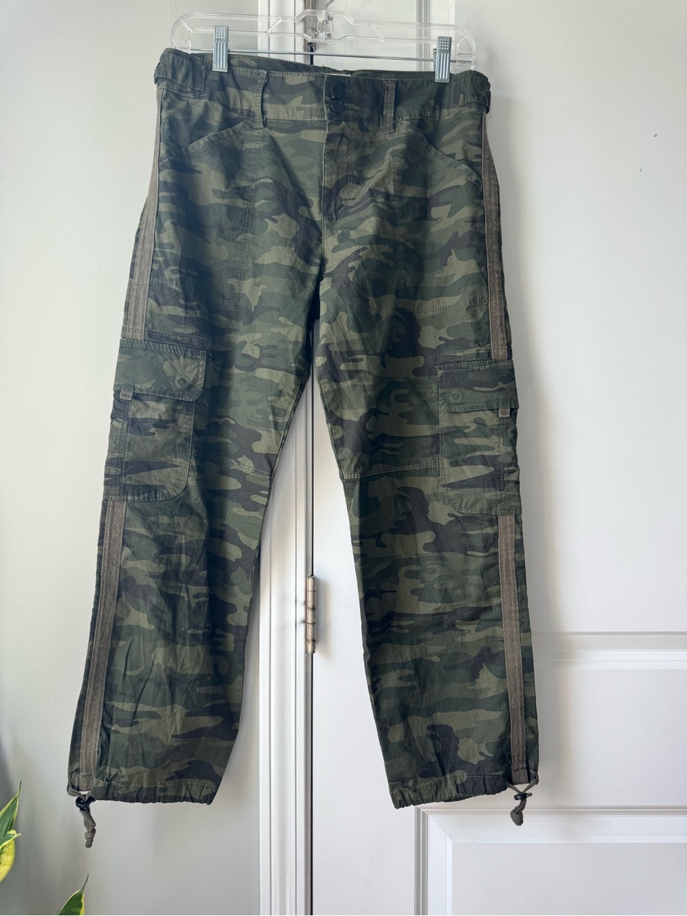 Blossom and clover camo cargo camouflage green pants size 8